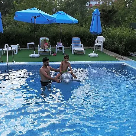 Family Black Sea 2* ساني بيتش